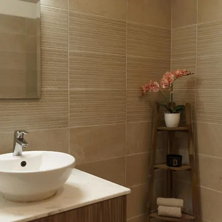 Halcyon Apartment *