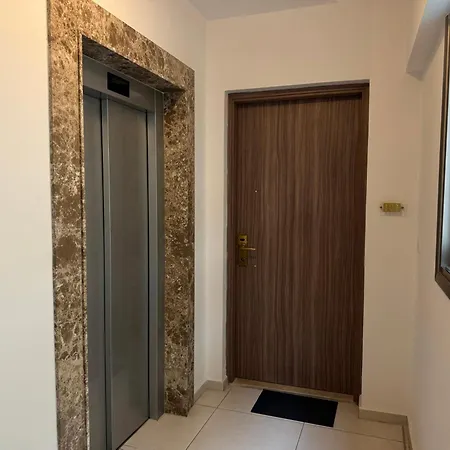 Halcyon Apartment *