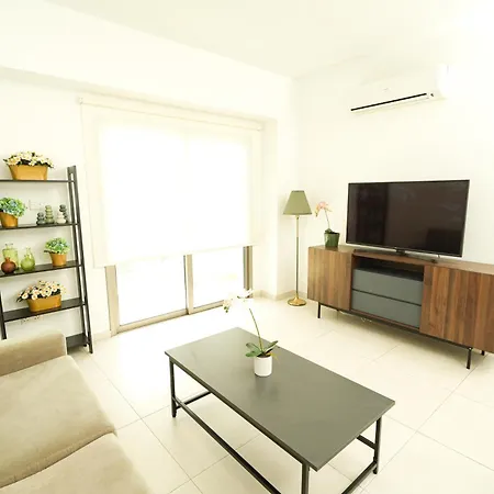 Halcyon Apartment *