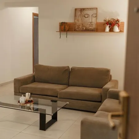 Halcyon Apartment *