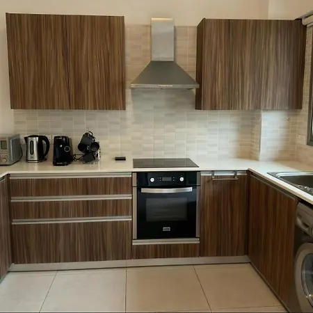 Halcyon Apartment Larnaca